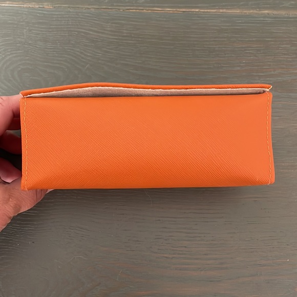 Authentic Tory Burch sun glass case. never used pristine condition! - Picture 7 of 10